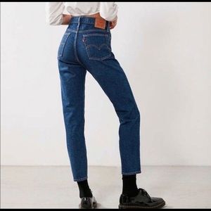Levi Straight Leg Wedgie Jean